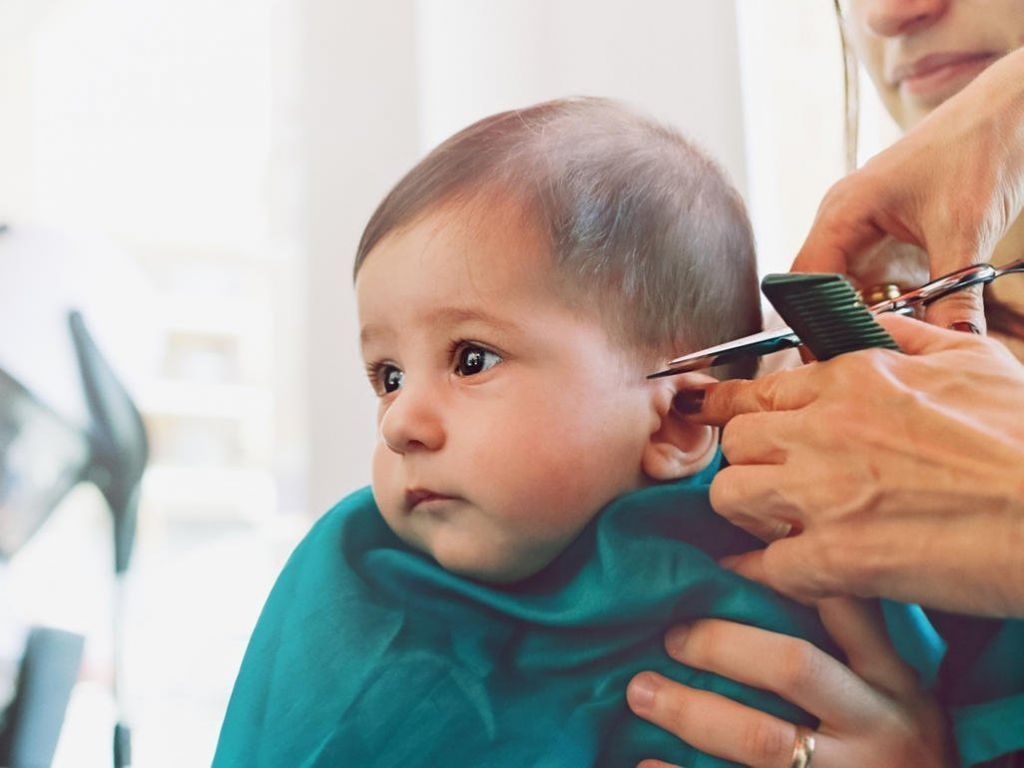 Với những thông tin sai lệch và đồn đoán quanh việc cắt tóc sơ sinh, bạn đang lo lắng không biết ai nói đúng? Hãy xem hình ảnh về sự thật cắt tóc sơ sinh để được giải đáp mọi thắc mắc và có quyết định đúng đắn nhất cho con yêu của bạn.